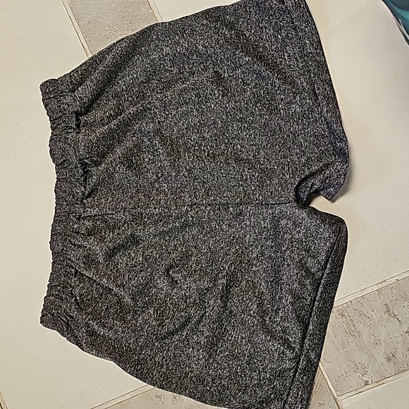 Grey shorts, has pockets - Picture 3 of 3